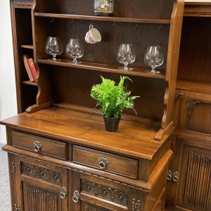 Vintage Old Charm Wood Brothers / Carved Oak Dresser / Traditional Chestnut Colour / FREE DELIVERY / c1970 - Image 3