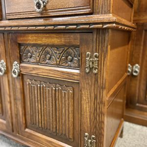 Vintage Old Charm Wood Brothers / Carved Oak Dresser / Traditional Chestnut Colour / FREE DELIVERY / c1970 - Image 8
