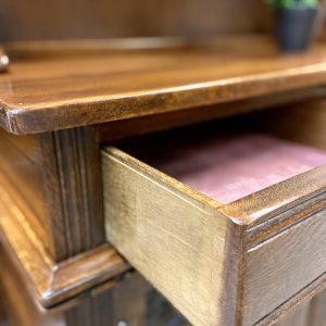 Vintage Old Charm Wood Brothers / Carved Oak Dresser / Traditional Chestnut Colour / FREE DELIVERY / c1970 - Image 9