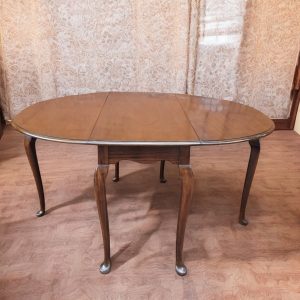 Antique Victorian Mahogany Drop Leaf Table / English 19th Century / Seats 4-8 / FREE DELIVERY