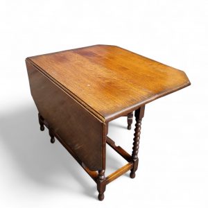 Antique English Oak Drop Leaf Table / Barley Twist / Dates From Around The 1880s / 6-8 Seats / FREE DELIVERY
