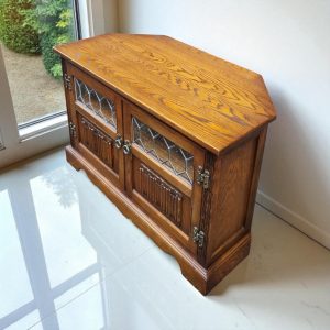 Vintage Old Charm Wood Bros / Light Oak Colour / Carved Oak Corner TV Cabinet / Made in England c1970 / FREE DELIVERY - Image 5