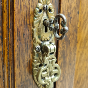 Antique Oak Carved Sideboard / c1920 / FREE DELIVERY - Image 5