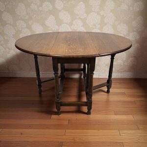 Vintage Oak Gateleg Table / Gate-Leg Drop Leaf / Made in England 1930s / Seats 4-6 / FREE DELIVERY - Image 1