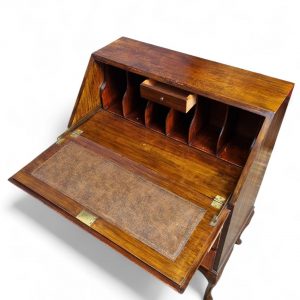 Antique Walnut Bureau / c.1930 / Queen Anne Style / FREE DELIVERY - Image 7