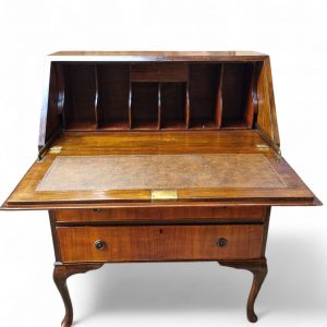 Antique Walnut Bureau / c.1930 / Queen Anne Style / FREE DELIVERY - Image 3