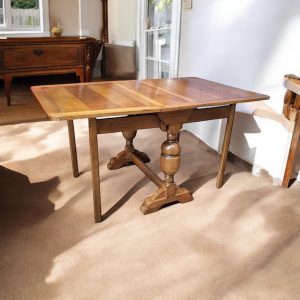 Antique Oak Gateleg Table / Drop-Leaf / c.1930 / FREE DELIVERY