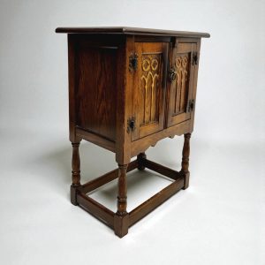 Vintage Old Charm Style Bedside Cabinet / Small Oak Cupboard / c1960s / FREE DELIVERY - Image 3
