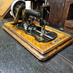 Antique Decorative Sewing Machine / c1900 / FREE DELIVERY - Image 9
