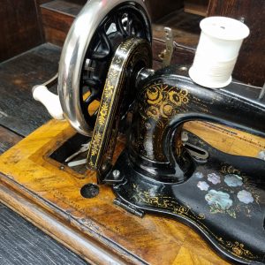 Antique Decorative Sewing Machine / c1900 / FREE DELIVERY - Image 8