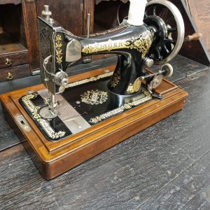 Antique Decorative Singer Sewing Machine / c1920 / FREE DELIVERY - Image 4