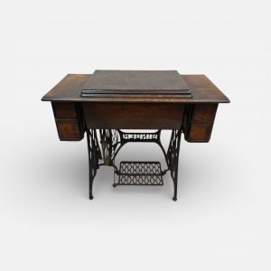 Antique Singer Treadle Sewing Machine / Original Cabinet / c1915 / FREE DELIVERY - Image 13