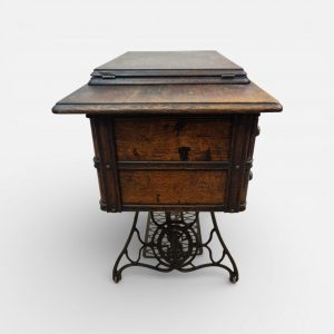 Antique Singer Treadle Sewing Machine / Original Cabinet / c1915 / FREE DELIVERY - Image 11