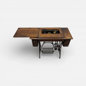 Antique Singer Treadle Sewing Machine / Original Cabinet / c1915 / FREE DELIVERY - Image 10