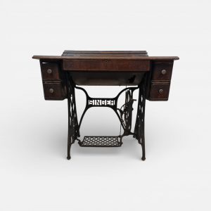 Antique Singer Treadle Sewing Machine / Original Cabinet / c1915 / FREE DELIVERY - Image 9