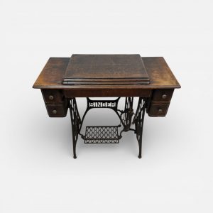 Antique Singer Treadle Sewing Machine / Original Cabinet / c1915 / FREE DELIVERY - Image 8