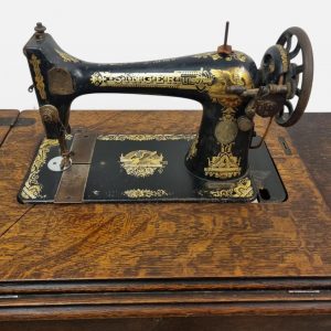 Antique Singer Treadle Sewing Machine / Original Cabinet / c1915 / FREE DELIVERY - Image 6