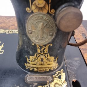 Antique Singer Treadle Sewing Machine / Original Cabinet / c1915 / FREE DELIVERY - Image 3
