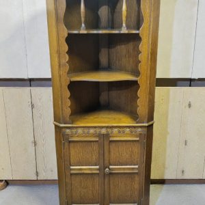 Vintage Jaycee Oak Corner Cabinet / c.1970s / Solid Oak / Gothic Revival Style - Image 8
