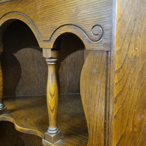 Vintage Jaycee Oak Corner Cabinet / c.1970s / Solid Oak / Gothic Revival Style - Image 7