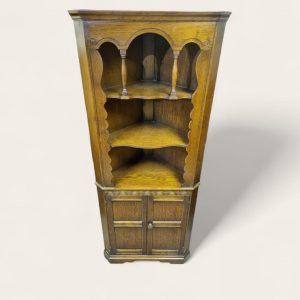Vintage Jaycee Oak Corner Cabinet / c.1970s / Solid Oak / Gothic Revival Style - Image 6