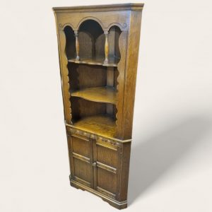 Vintage Jaycee Oak Corner Cabinet / c.1970s / Solid Oak / Gothic Revival Style - Image 5
