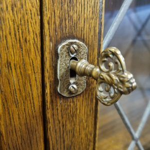 Vintage Jaycee Furniture Oak Corner Display Cabinet / Glazed Door / c.1970s / Mid-Century Traditional / FREE DELIVERY - Image 7