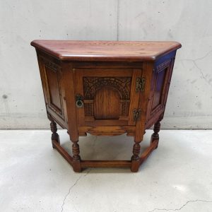 Vintage Old Charm Wood Brothers Canted Side Cabinet / Carved Oak / c1970 / FREE DELIVERY - Image 2