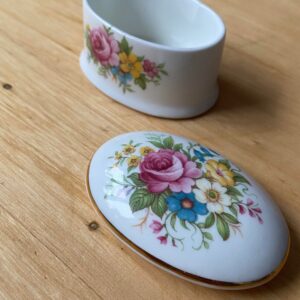 Lady Eleanor Flowered Oval Lidded Bone China Box / FREE DELIVERY - Image 3