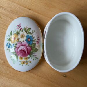 Lady Eleanor Flowered Oval Lidded Bone China Box / FREE DELIVERY - Image 6